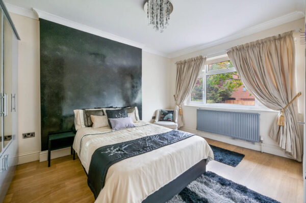 Bowes Road, Acton, W3