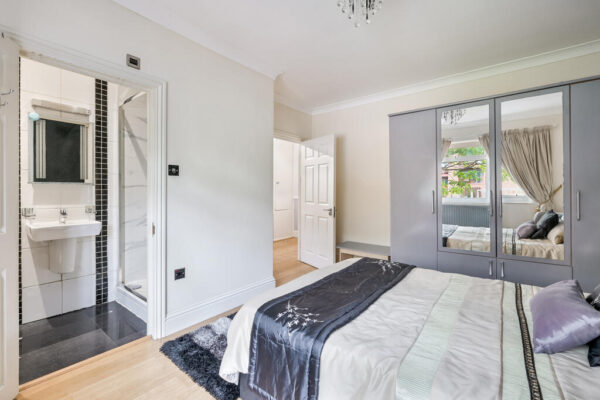 Bowes Road, Acton, W3