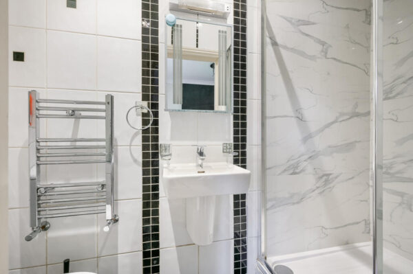 Bowes Road, Acton, W3