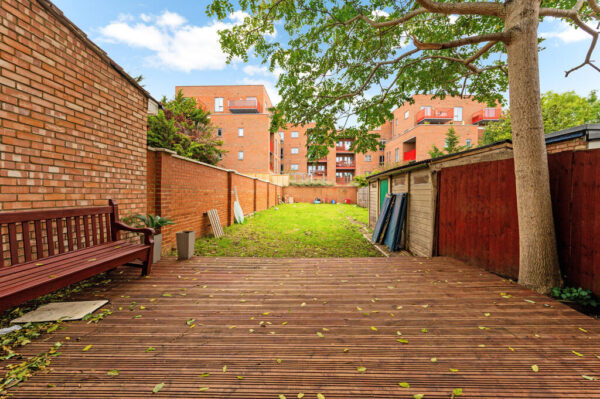 Bowes Road, Acton, W3