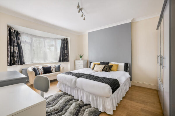 Bowes Road, Acton, W3
