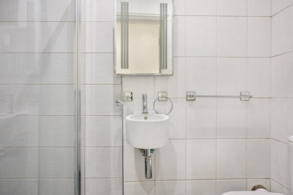 Bowes Road, Acton, W3