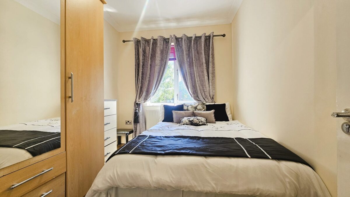 Bowes Road, Acton, W3