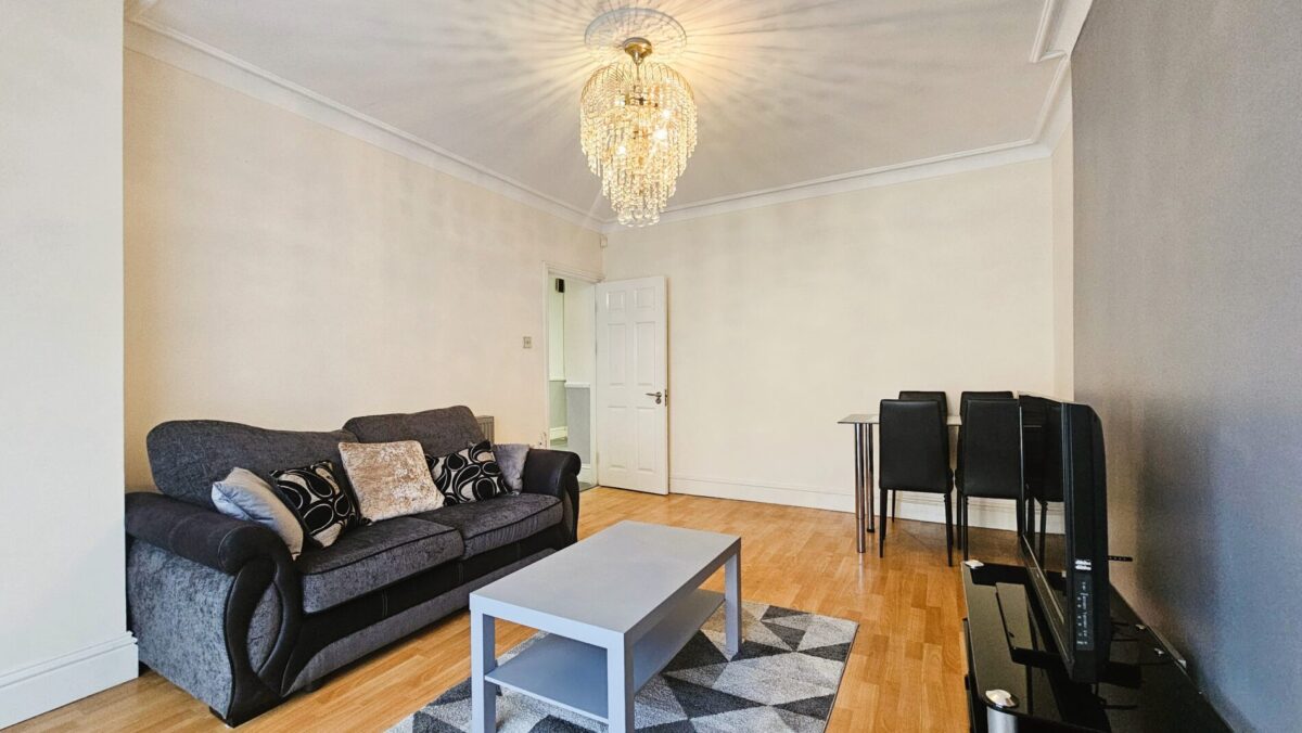 Bowes Road, Acton, W3