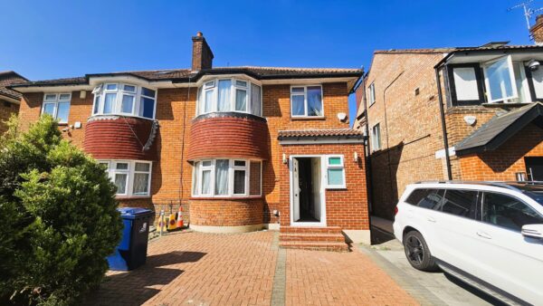 Bowes Road, Acton, W3