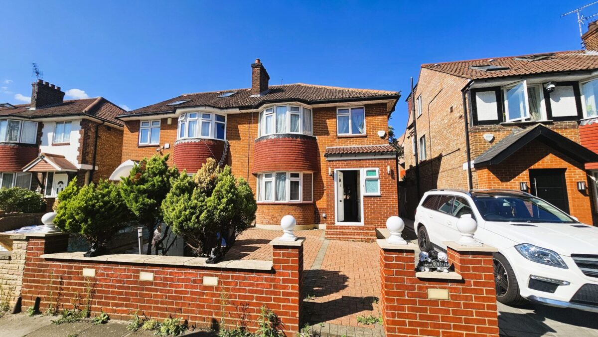 Bowes Road, Acton, W3