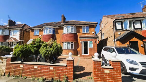 Bowes Road, Acton, W3