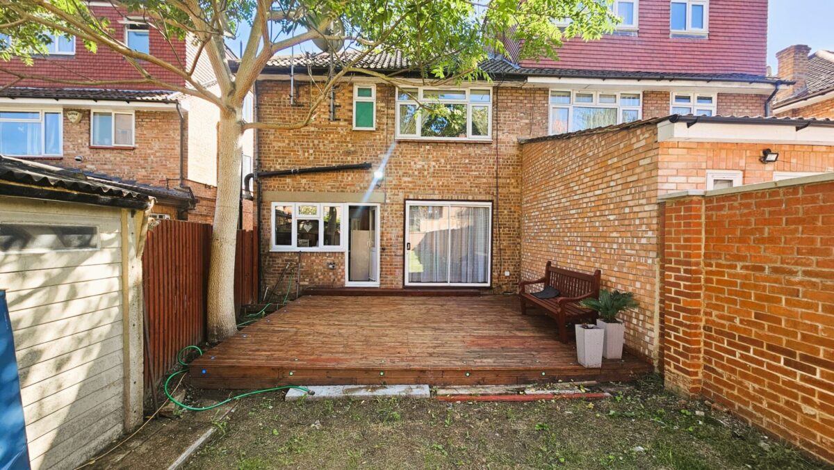 Bowes Road, Acton, W3