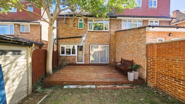 Bowes Road, Acton, W3