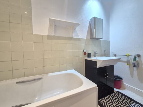 Wayside, LONDON, SW14