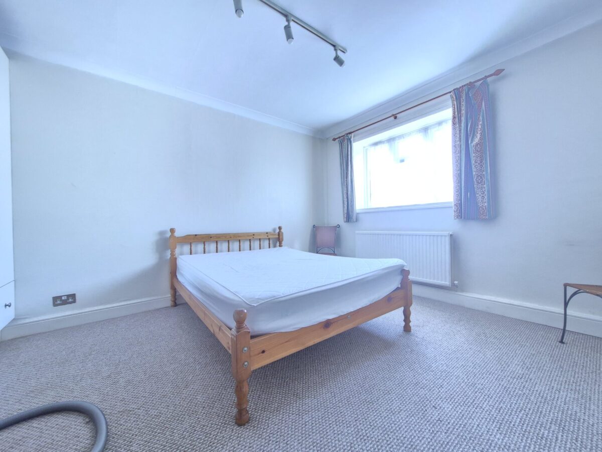 Wayside, LONDON, SW14