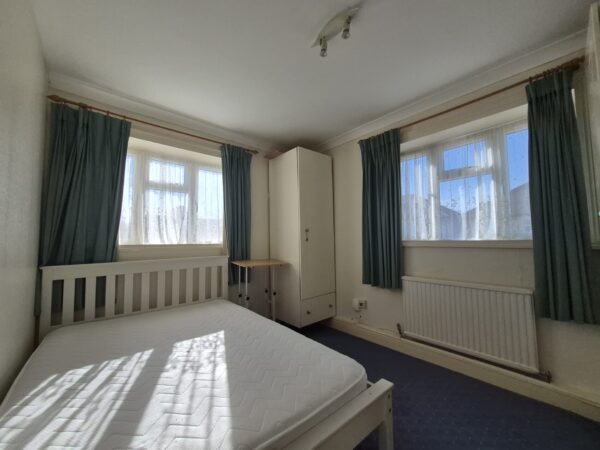 Wayside, LONDON, SW14