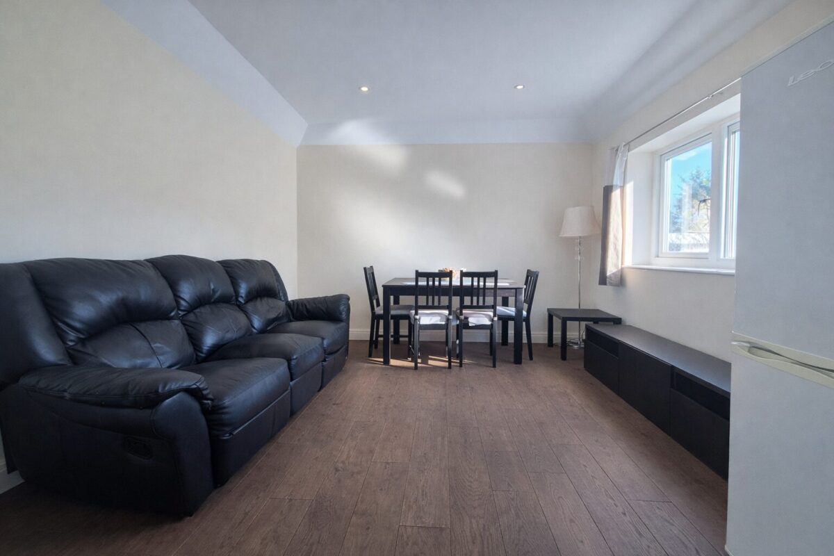 Clifford Avenue, London, SW14