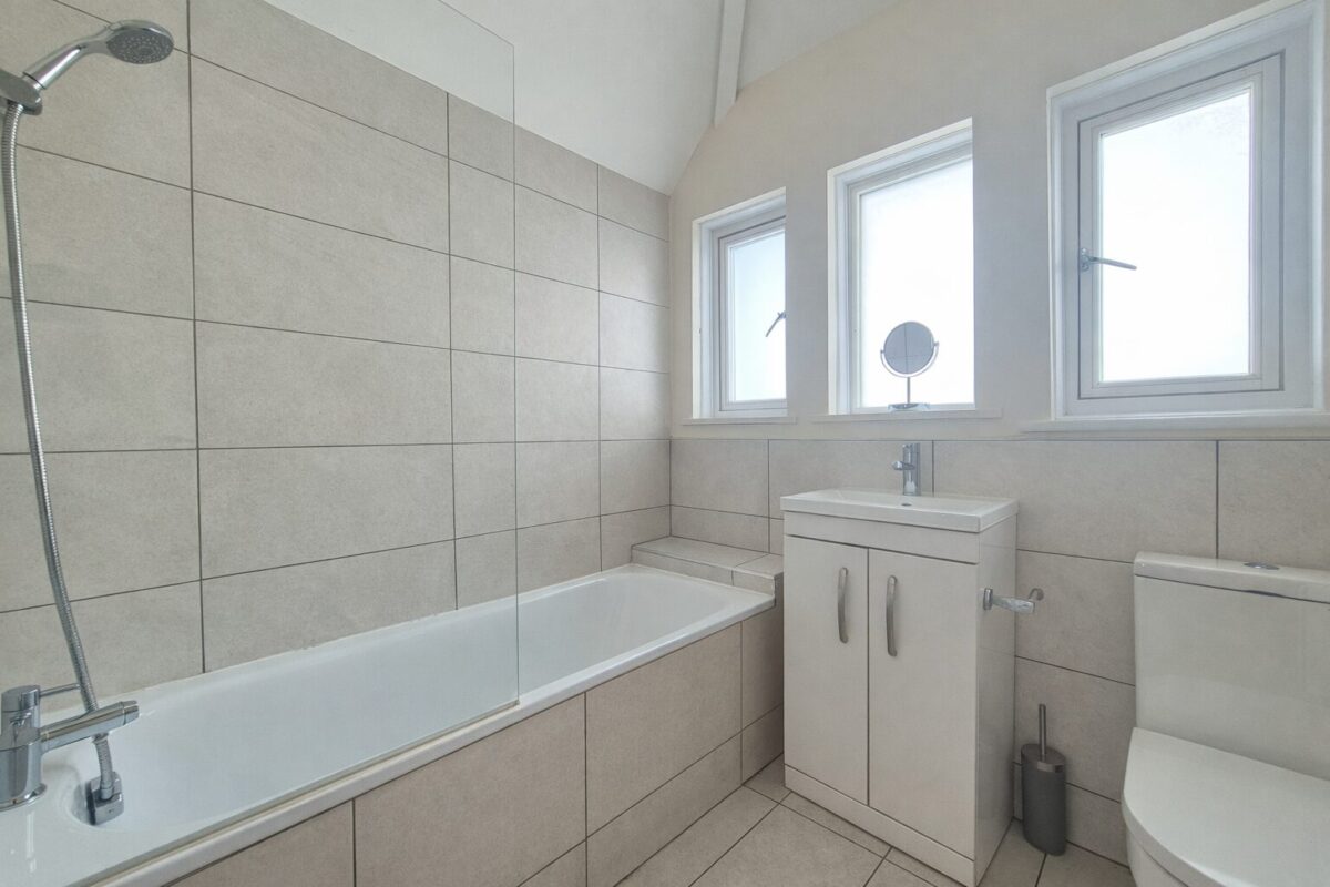 Clifford Avenue, London, SW14