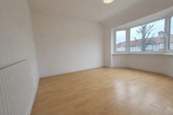 Lynmouth Gardens, Perivale, UB6