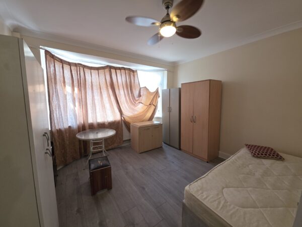 Dene Avenue, Hounslow