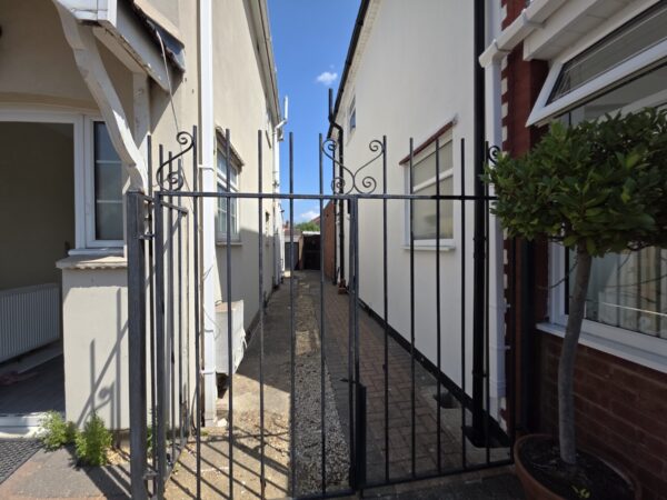 Dene Avenue, Hounslow